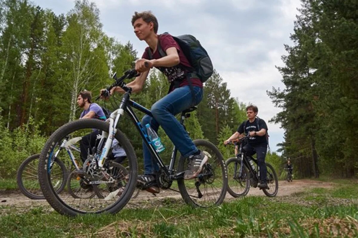    Велосипедисты возвращались с велопрогулки, когда одного из них сбил автомобиль
