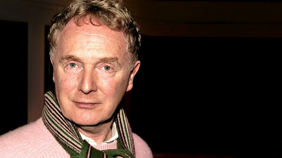 Этот респектабельный буржуа в свое время рассказывал деткам, как здорово носить рванье, мыться раз в месяц, бухать и громить магазины. 