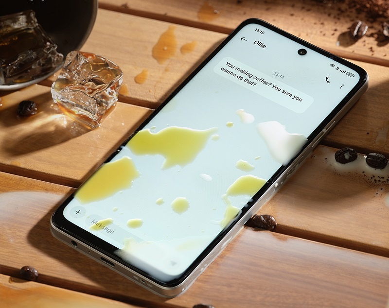 Новый смартфон OPPO не боится влаги, управлять им можно мокрыми руками