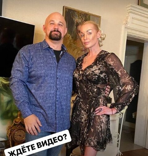 Настоящим сюрпризом для поклонников единственной в стране поющей балерины Анастасии Волочкой стало ее появление в гостях у доктора Василия Шурова. 