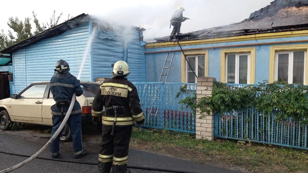     Утро на 10-м Степном переулке в Курске началось с пожара