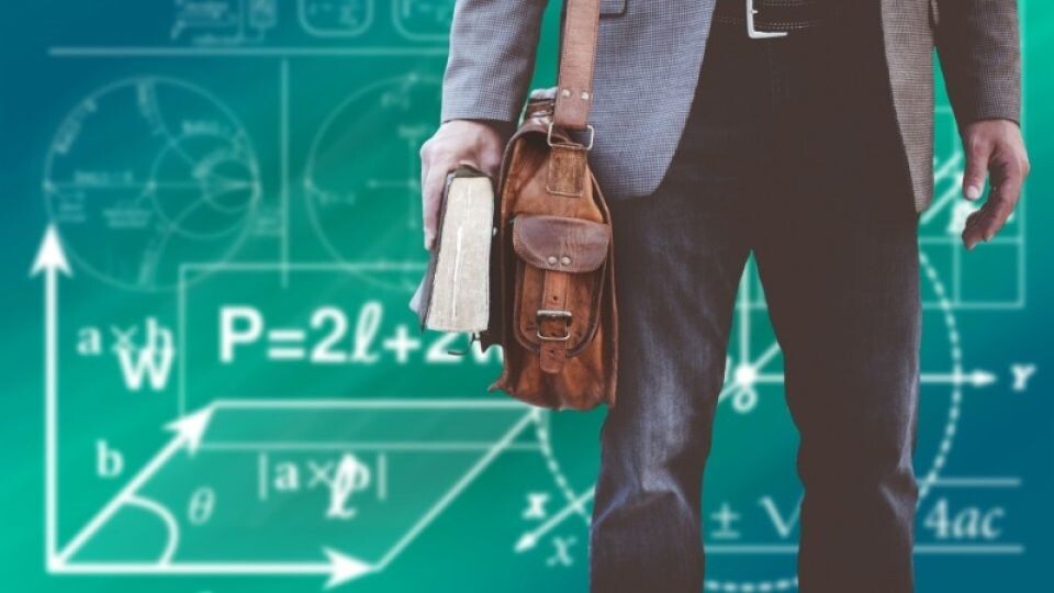    Учитель. Школа. Источник: pixabay.com