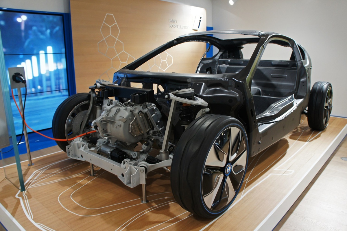 Композитный монокок от BMW
