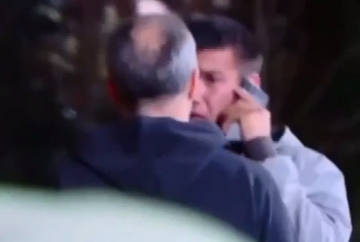 Герой пытается вызвать братский эвакуатор. Скриншот видео ТГ-канала "Многонационал"