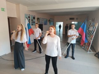    Благодаря гранту Югры макеевские школьники создали музыкальную студию