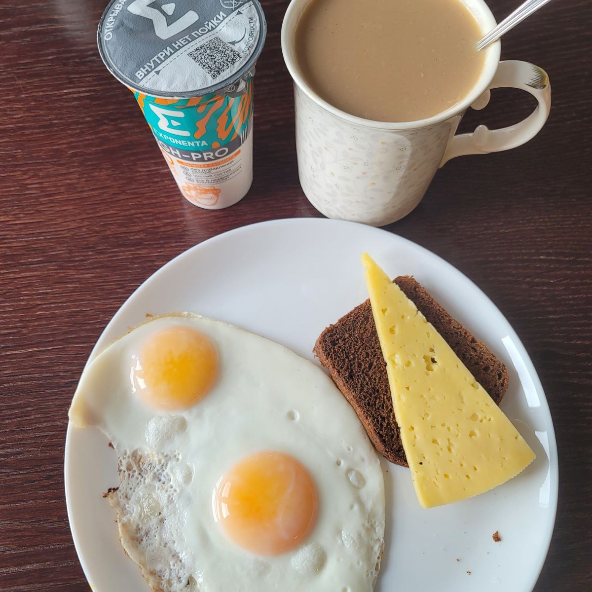 Я теперь завтракаю одна :( Первую неделю это было непривычно и освежающе, а теперь одиноко.