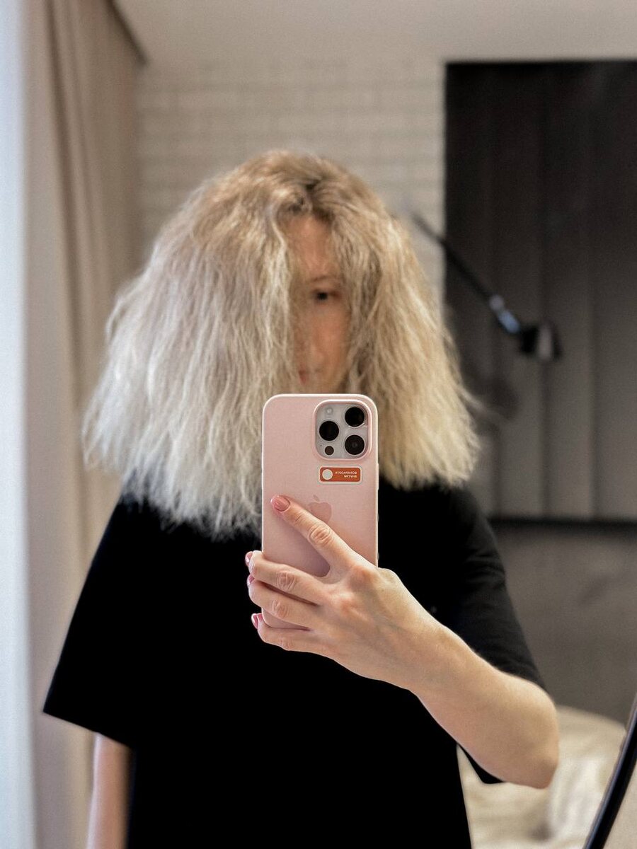 Так мои волосы выглядят после сушки феном и расчески. И если в подростковом возрасте меня это удручало, то теперь я знаю как с ними работать.