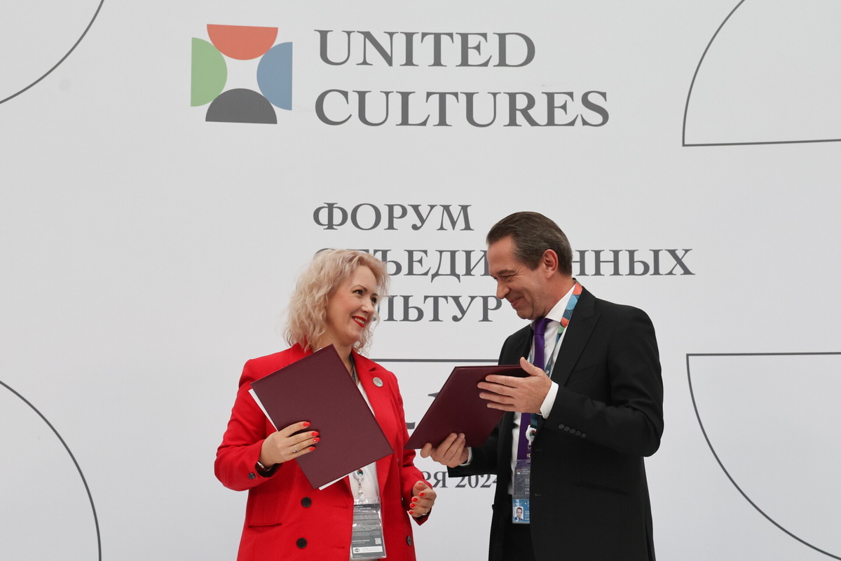 Подписан меморандум о сотрудничестве между Союзами театральных деятелей России и Киргизии. Фото: Демьянчук Александр / ТАСС