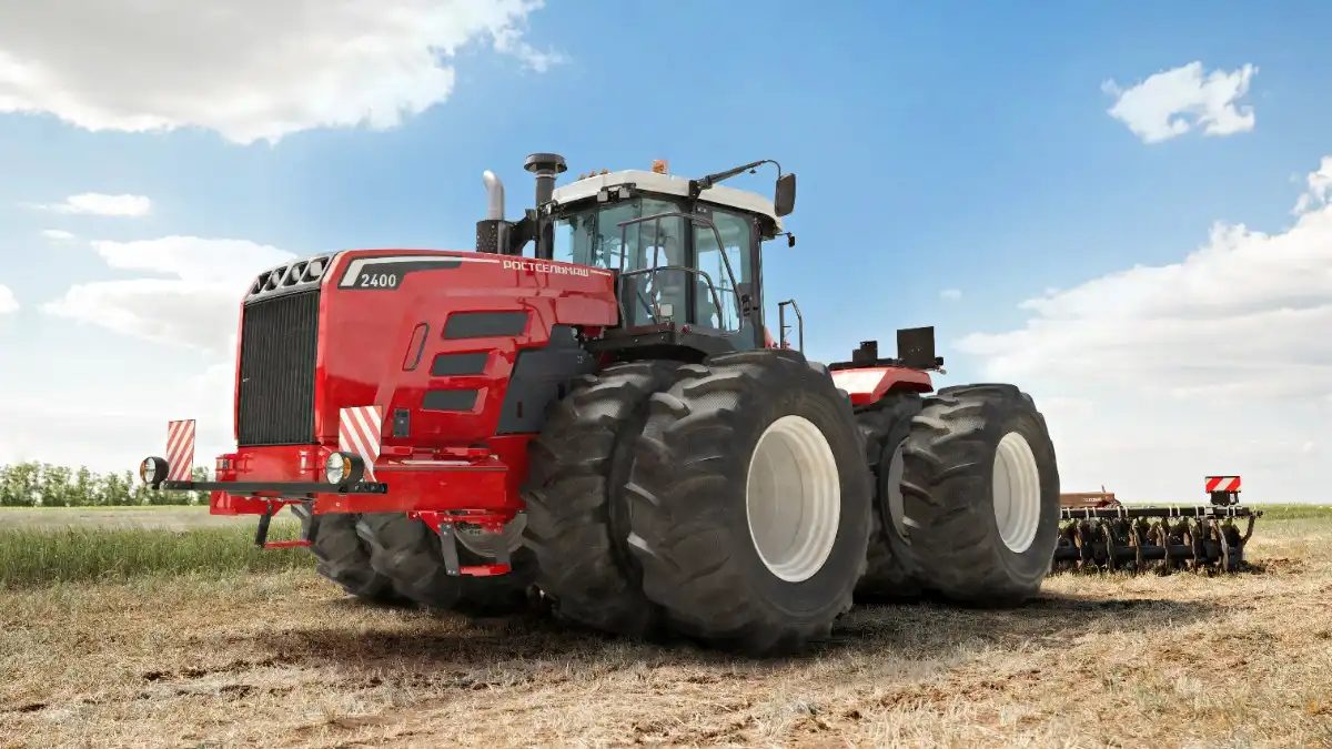 Фото: rostselmash.comОбновленный трактор Ростсельмаш серии 2400