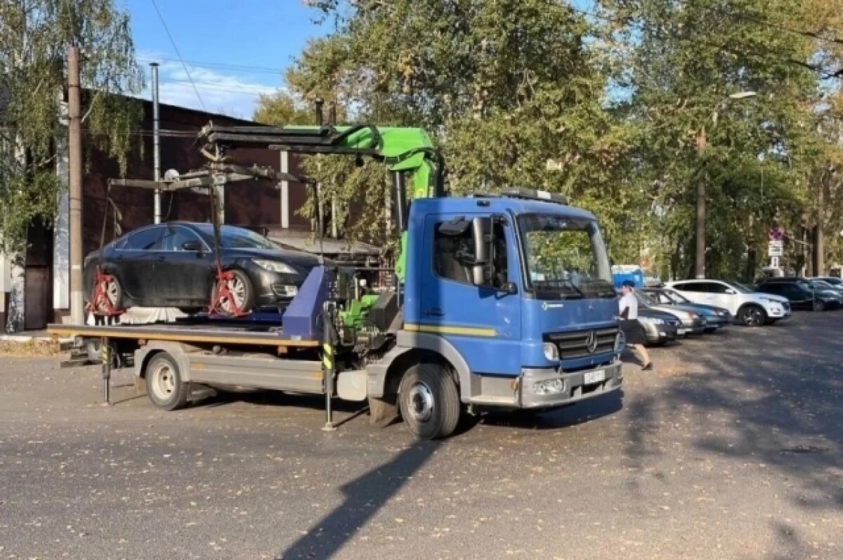    В ГИБДД пояснили, что за нарушение правил остановки и стоянки положен штраф в размере 1500 рублей