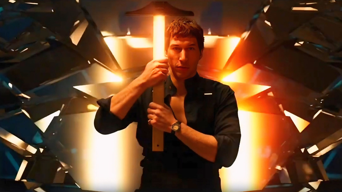 Кадр из фильма.  Адам Драйвер в главной роли Цезаря Каталины