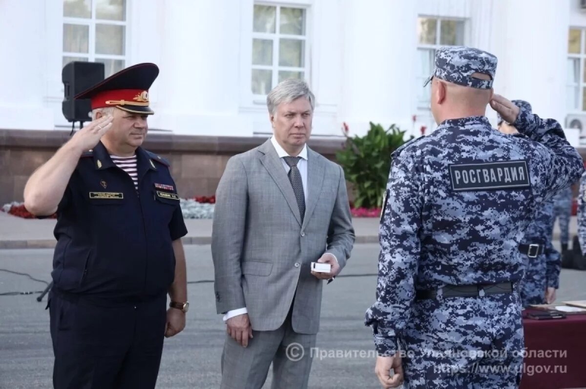    Губернатор передал ульяновским росгвардейцам ключи от новых автомобилей