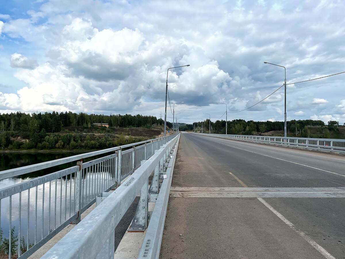 На мосту осталось выполнить только  покрасочные работы. Фото Ольги ПРОКУДИНОЙ.