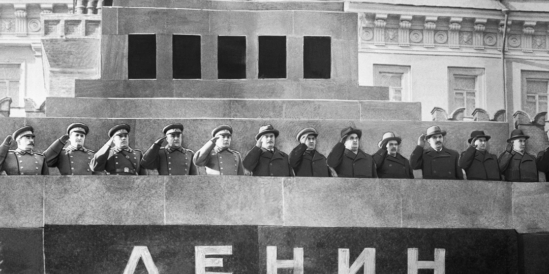 Мавзолей Ленина - пирамида