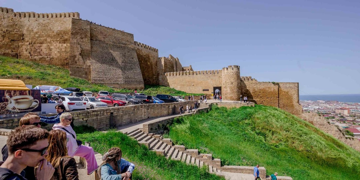 Дербентская крепость - один из туристических центровРоссии.