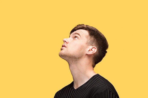 Ключевую ставку задрали так высоко, что приходится поднимать голову