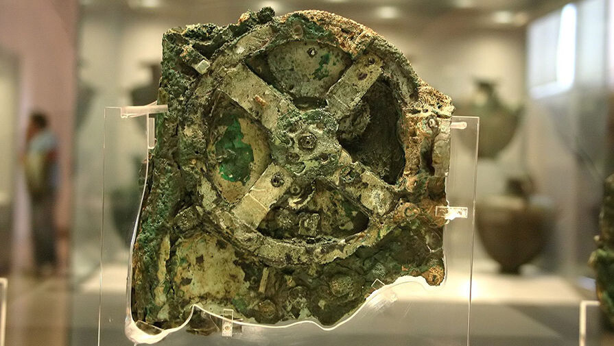 Фото с сайта: platos-academy.com Ржавый механизм antikythera mechanism