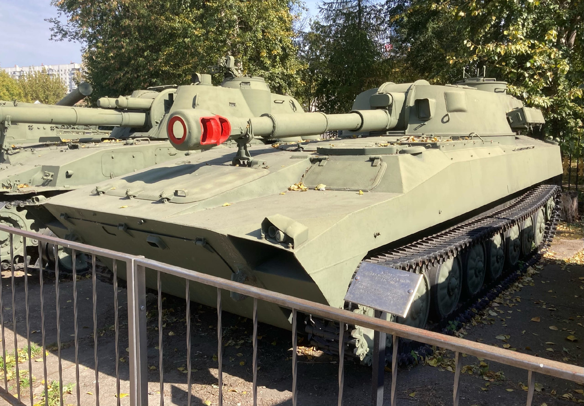 САУ 2С1 «Гвоздика» в экспозиции ЦМВС РФ. 