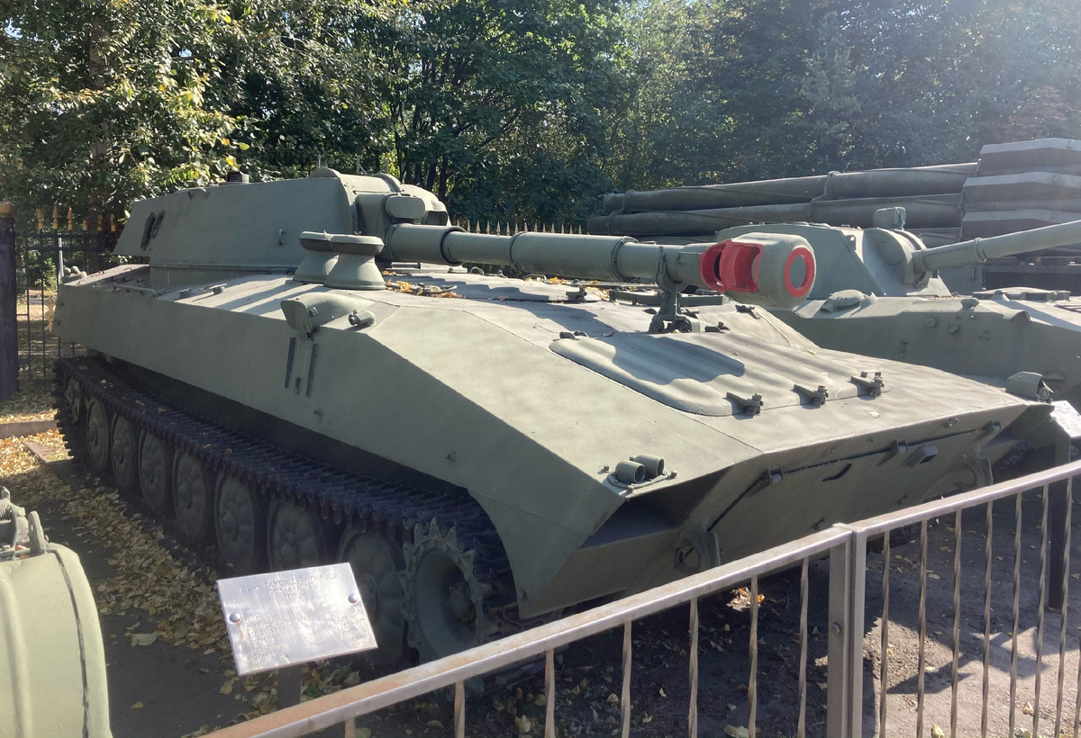 САУ 2С1 «Гвоздика» в экспозиции ЦМВС РФ. 