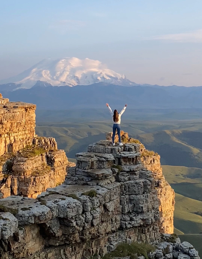 Это я на плато Бермамыт! Сижу щас и думаю "Хоспаде, как я туда забралась?" 