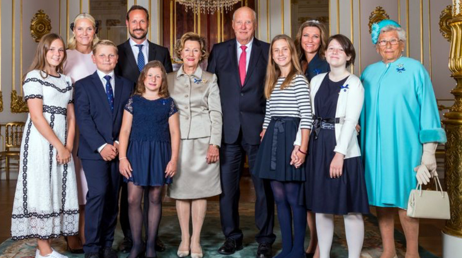 Принцесса Марта третья справа. Изображение из свободного источника 