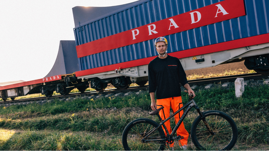    Prada Linea Rossa поддержал чемпиона мира по слоупстайлу Давида Годзика (фото 3)