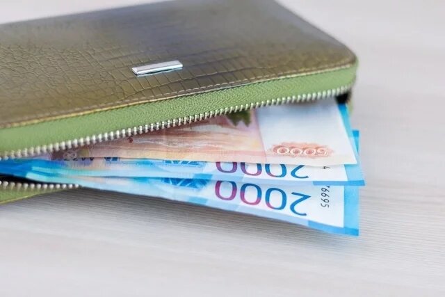   Почему алименты перечисляют два раза в месяц?