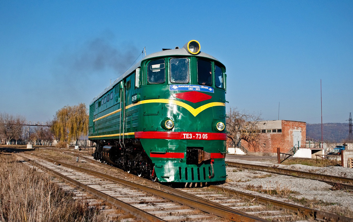 На подъездных путях цементного завода. Автор Прикарпатский Партизан. 2011 год.