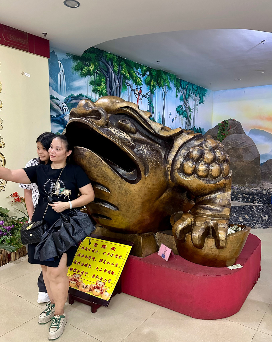 В одиночестве так и не застала, хотя комплекс был практически пуст.