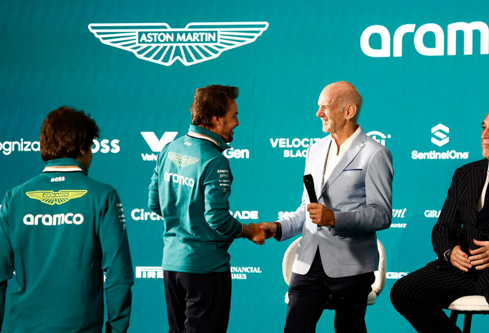    Жак Вильнёв оценил шансы Алонсо на титул после прихода Ньюи в Aston MartinAston Martin