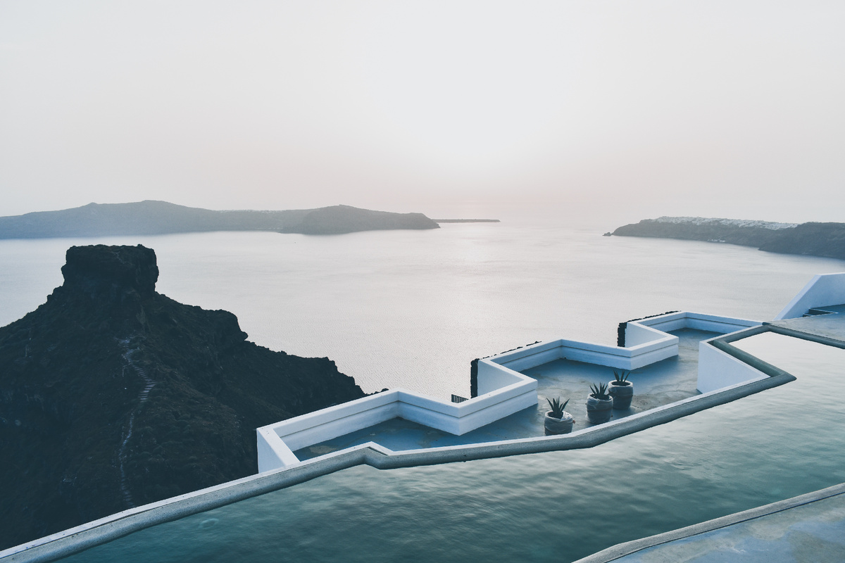 Источник: https://ru.freepik.com/premium-photo/scenic-view-sea-against-clear-sky_102921569.htm#fromView=search&page=1&position=19&uuid=6bc1927c-7352-4c0d-814b-9e3ecbf48d5f&query=%D0%BE%D1%82%D0%B5%D0%BB%D1%8C+%D0%BD%D0%B5%D0%BE%D0%B1%D1%8B%D1%87%D0%BD%D1%8B%D0%B9
