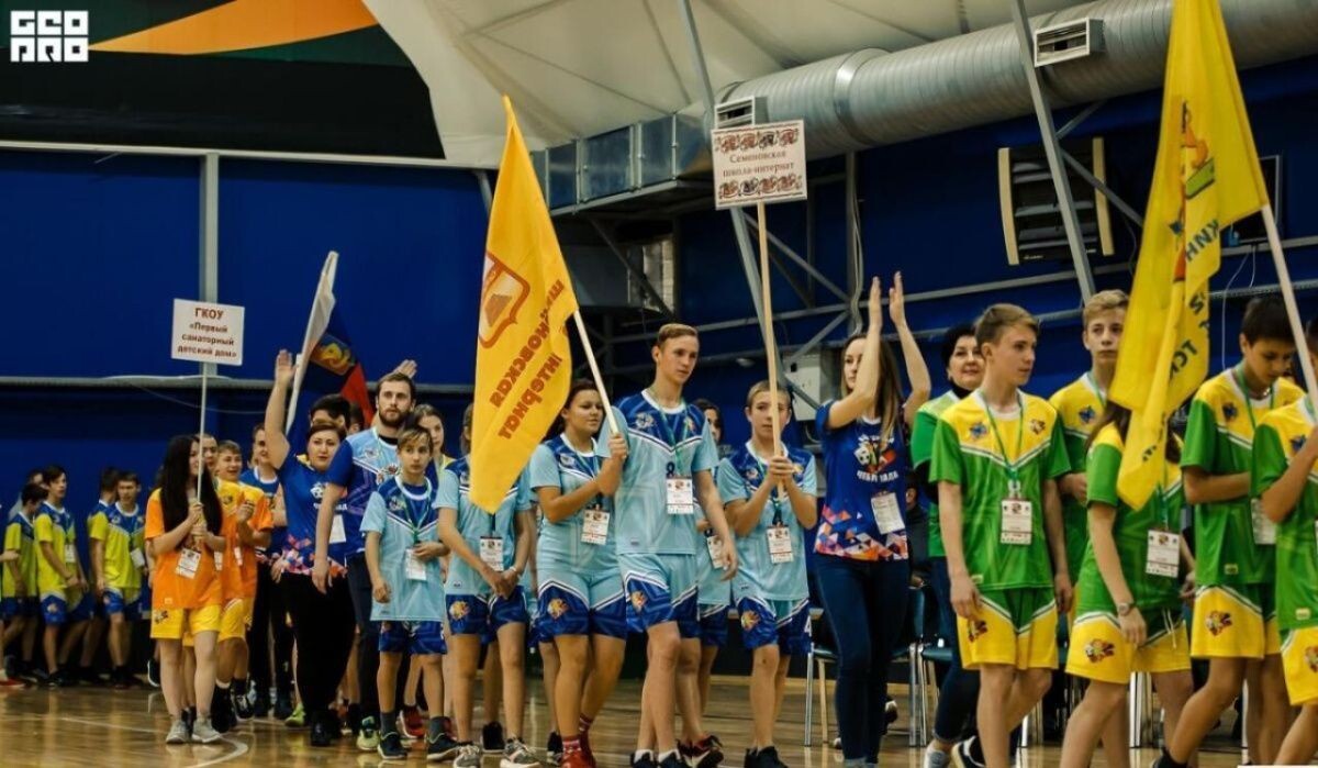     Участники проекта «ЧЕбуриада» прошлых лет. Источник: nizhny800.ru Автор фото: Пресс-служба благотворительного фонда "Жизнь без границ"