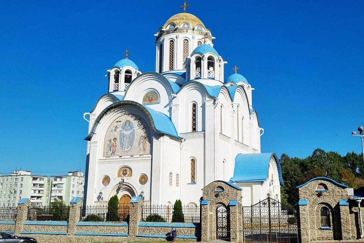 Церковные службы проводят во всех храмах. Храм Покрова Пресвятой Богородицы в Ясеневе (Москва). Источник: личный архив Евгении Проценко📷
