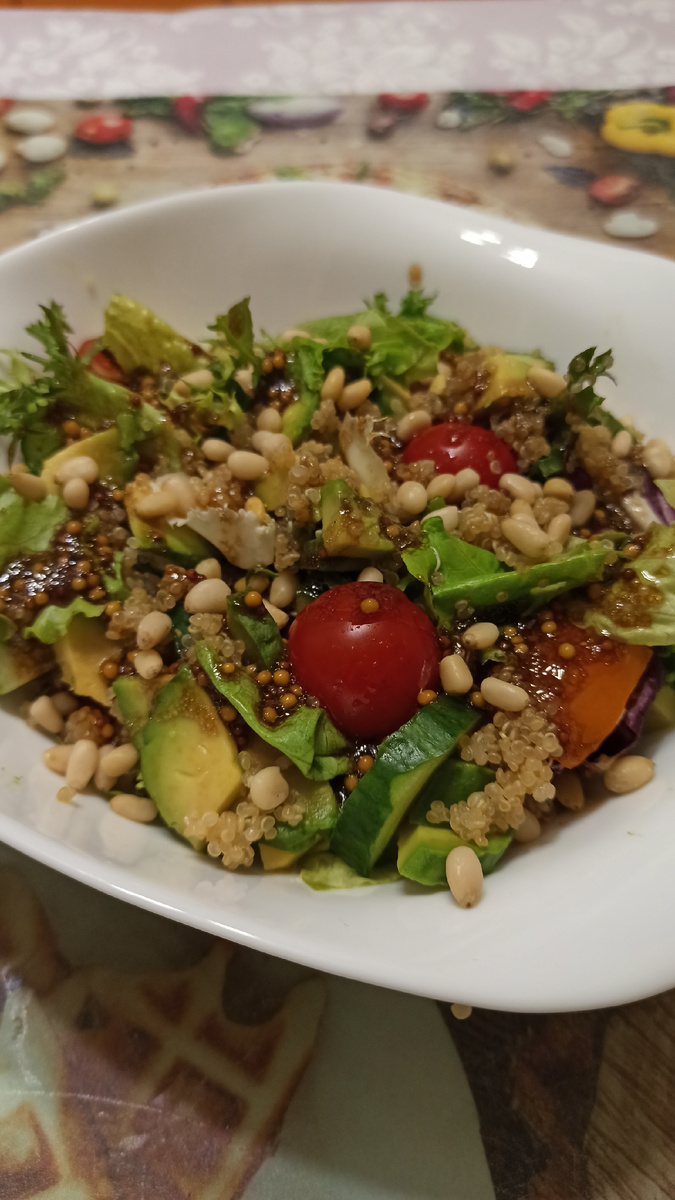 Тут ещё кедровыми орешками украсила