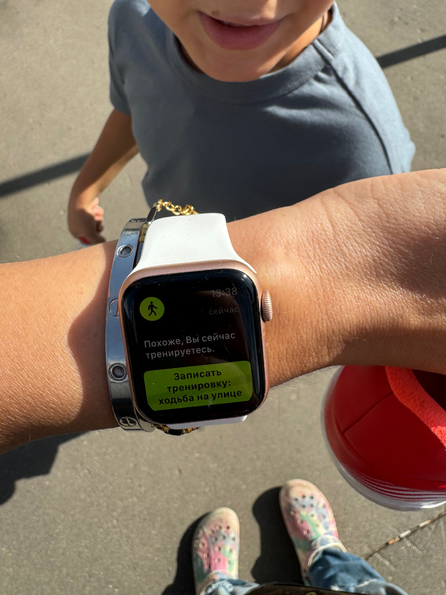 Ускорила шаг