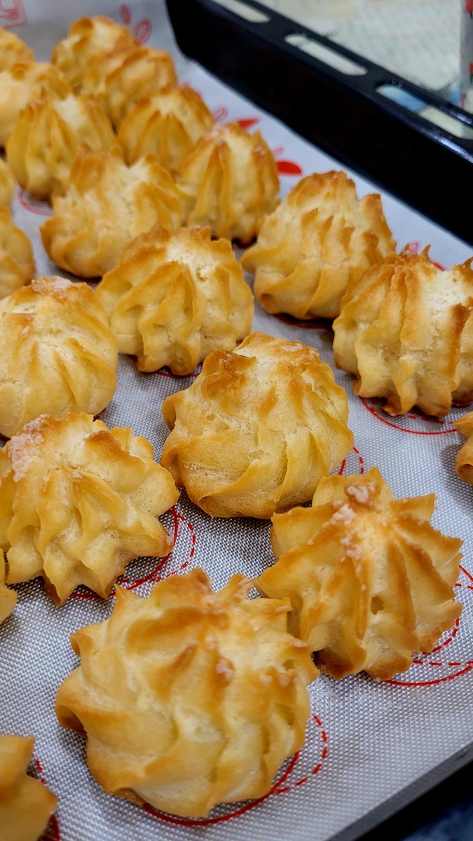 Выпеклись профитрольки. Софико ❤️