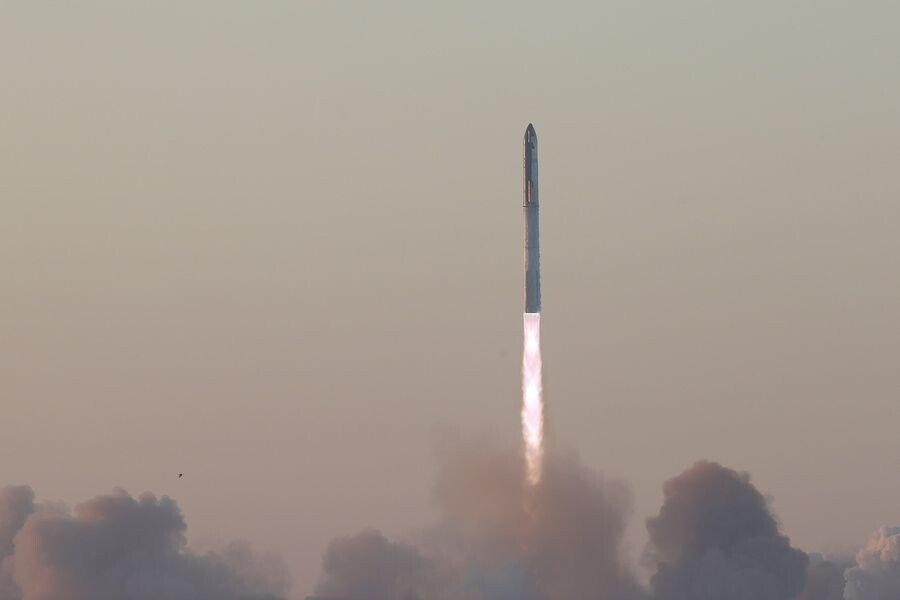    Запуск космического корабля Starship компании SpaceX / Источник: © ADAM DAVIS/EPA/ТАСС