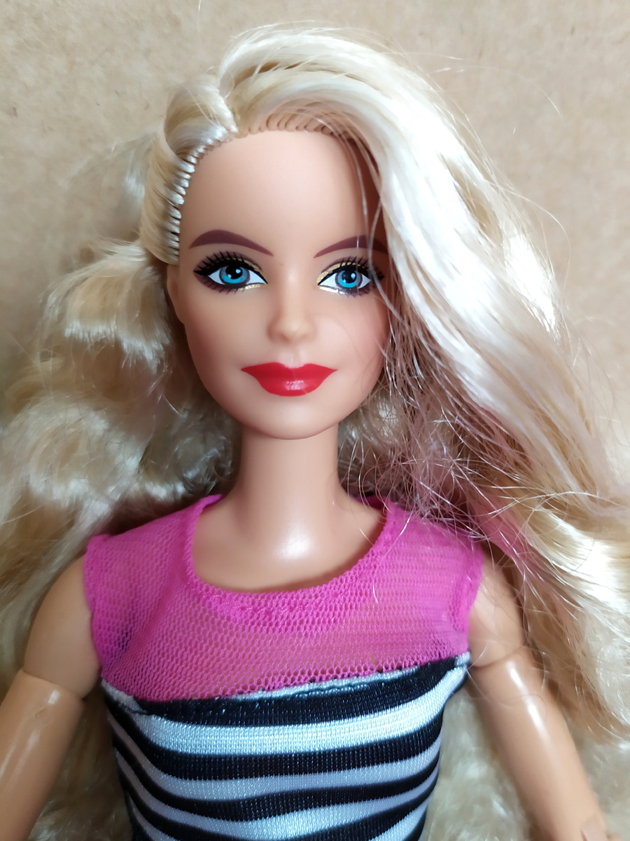  Barbie Celebration Doll 2018 г Red Heart
"Валентинка" , она же "Виновница Парада"