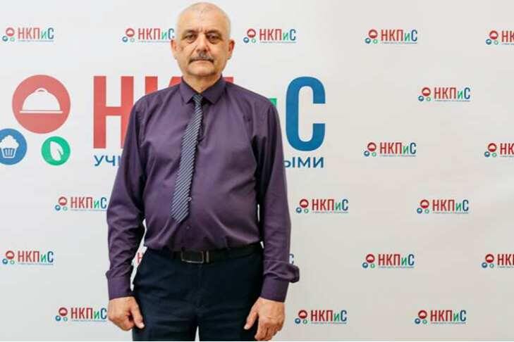 © Преподаватель Новосибирского колледжа питания и сервиса Яков Дель.      На всякий случай подскажу, что бланширование есть кратковременная тепловая обработка. Например, варить картошку минуты три, а после сразу переместить в кастрюлю с ледяной водой, чтобы резко затормозить процесс готовки.📷
