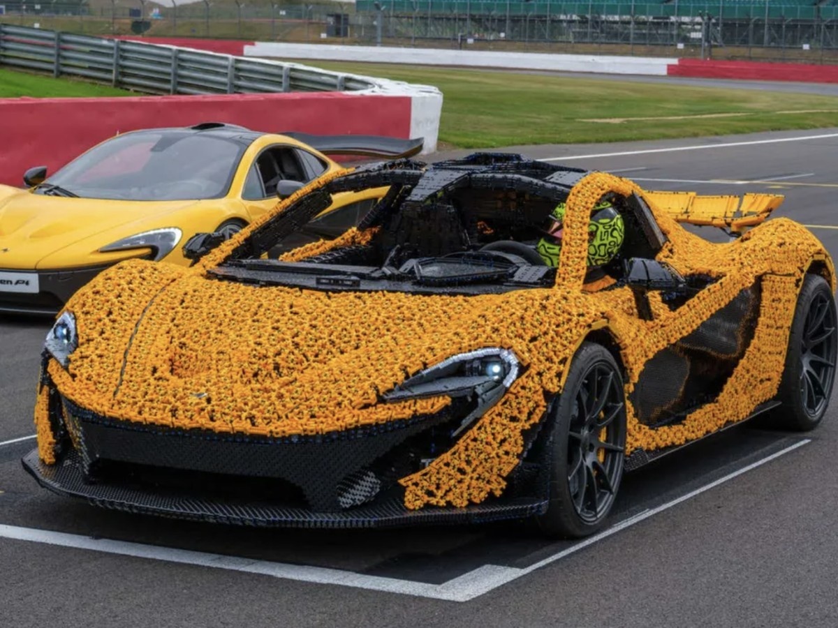    LEGO-реплику McLaren P1 разогнали до 40 км/ч [ВИДЕО]