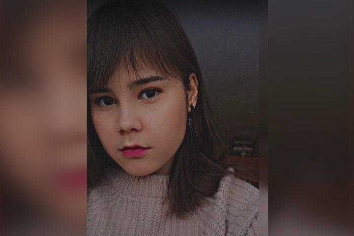 Ты что большая девочка. Вредная девчонка. Маша и медведь. Какая ты умница картинки. Открытка молодец умница.