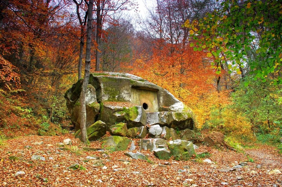 Волконский дольмен Сочи.