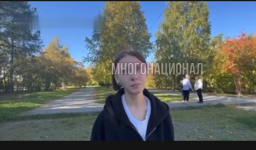 Это его сестра. Глаза под названием канала, где взято фото. Чтобы усложнить идентифицирование ретенка