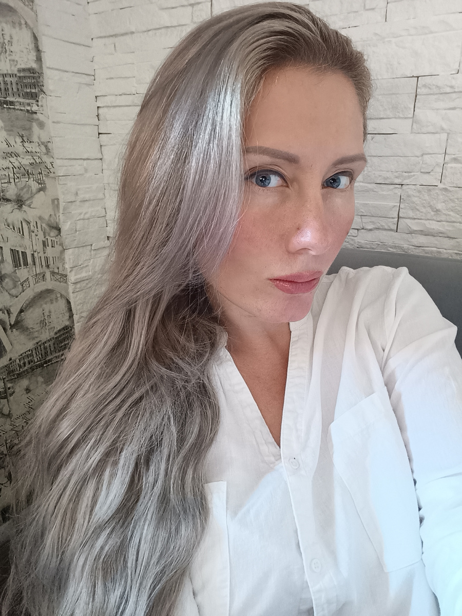 В итоге - нарастила волосы и накачала губы 😂 захотела стать плохой девочкой! 
