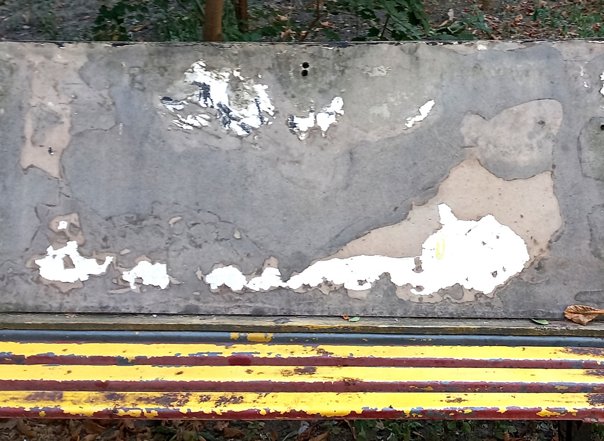 «Буратино в гробу». Старая скамейка. Из серии «Увидеть»