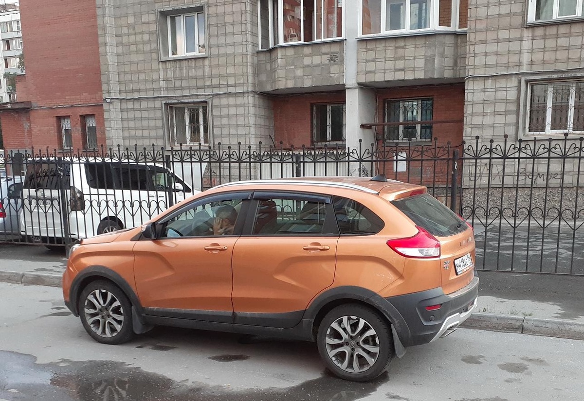 Lada XRay Cross достаточно не часто встречается на дорогах