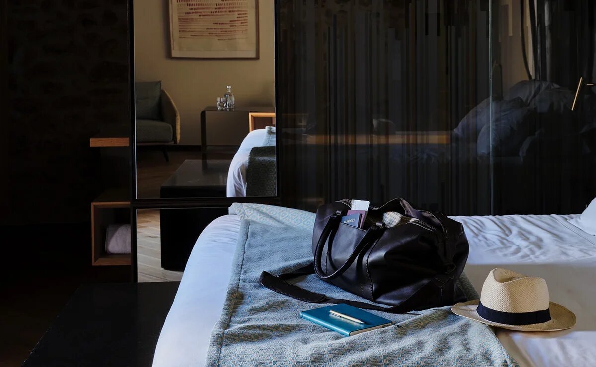    Самые странные вещи, забытые в отелях, и самые необычные запросы в room service