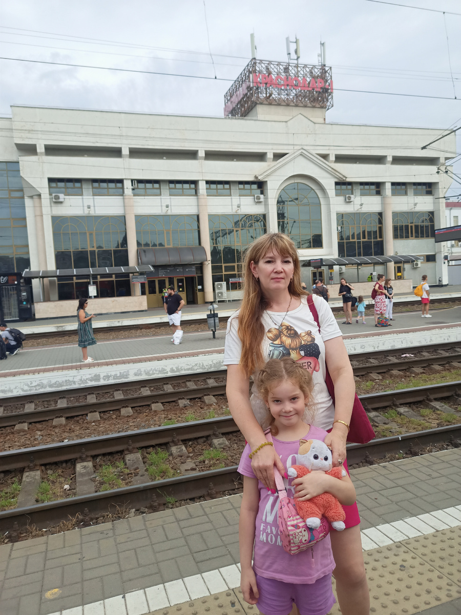 Мы в Краснодаре. Немного устали от поезда и очень хотим к морю. Фото из личного архива