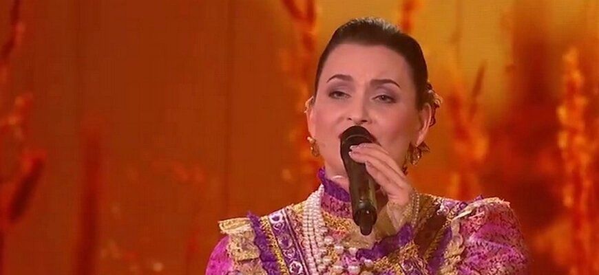 Солистка Государственного ансамбля песни и пляски «Казачья воля» Раиса Щербакова / Кадр из программы «Привет, Андрей!»