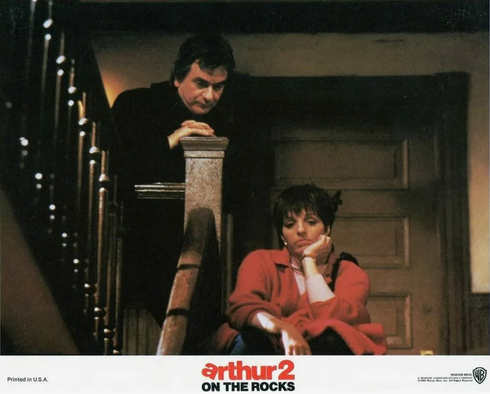 Кадр из фильма "Артур 2: На мели" (1988)
